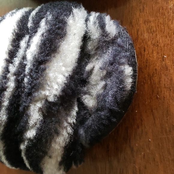 Ugg Zebra Fur Girls Sandal - Picture 6 of 13